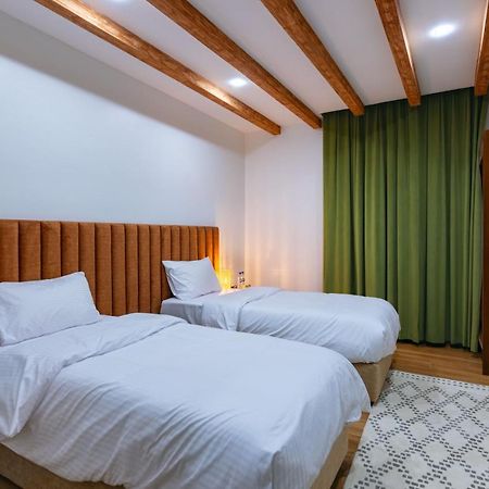 House 76 Hotel Низва Екстериор снимка