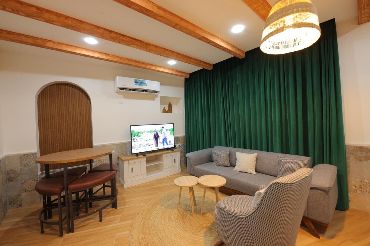 House 76 Hotel Низва Екстериор снимка